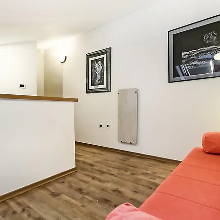 Nataly House With Gostinjska kuća